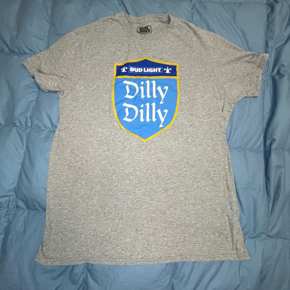 Bud Light Dilly Dilly T-shirt Size Large